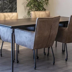 Straluma Bull lederen armstoel liver met wieltjes en zwarte poot></noscript> Eetkamerstoelen