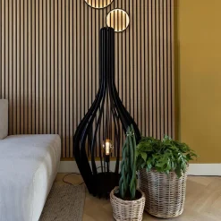 Straluma Mat zwarte houten vloerlamp kegel groot></noscript> Vloerlampen|Botanische Verlichting