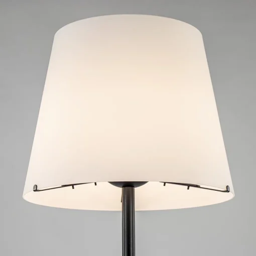 Straluma Mat zwarte vloerlamp met opaal glazen kap> Vloerlampen|Design Verlichting