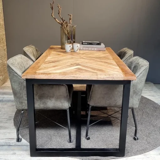 Straluma Stoere eettafel mangohout met visgraat en zwarte poot> Eettafels