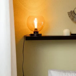 Straluma Strak klassieke tafellamp zwart met amber glas></noscript> Tafellampen|Klassieke Verlichting
