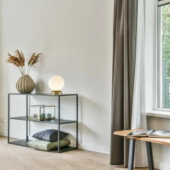 Straluma Strak klassieke tafellamp witte glazen bol met goud><noscript><img width=